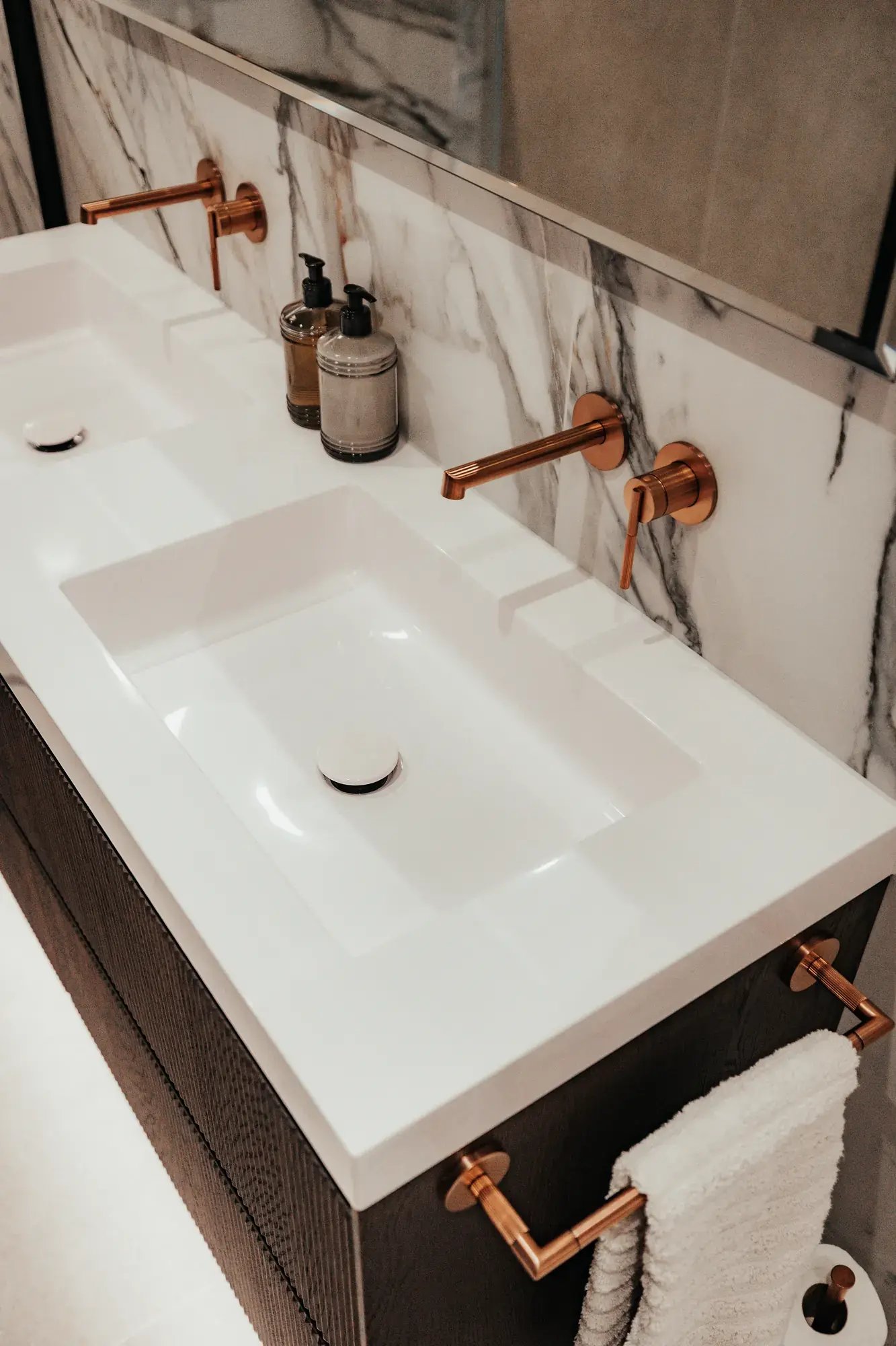 kallums-luminous-heaven-london-bathroom-basin-copper-tap-towel-rail-detail