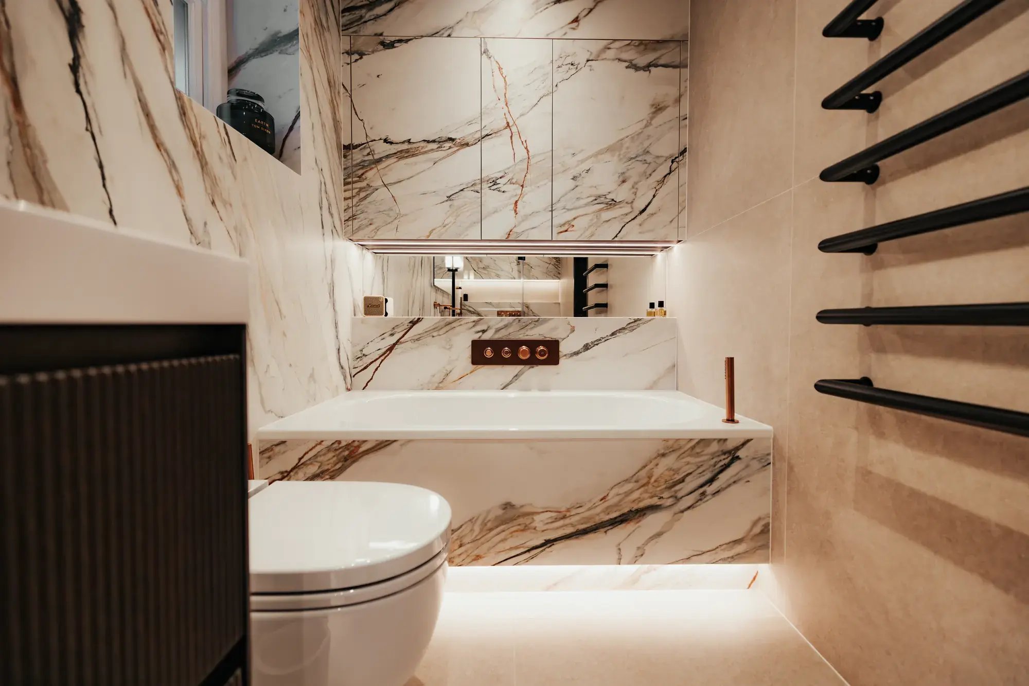 kallums-luminous-heaven-london-bathroom-black-towel-bars-bath-wall-hung-toilet